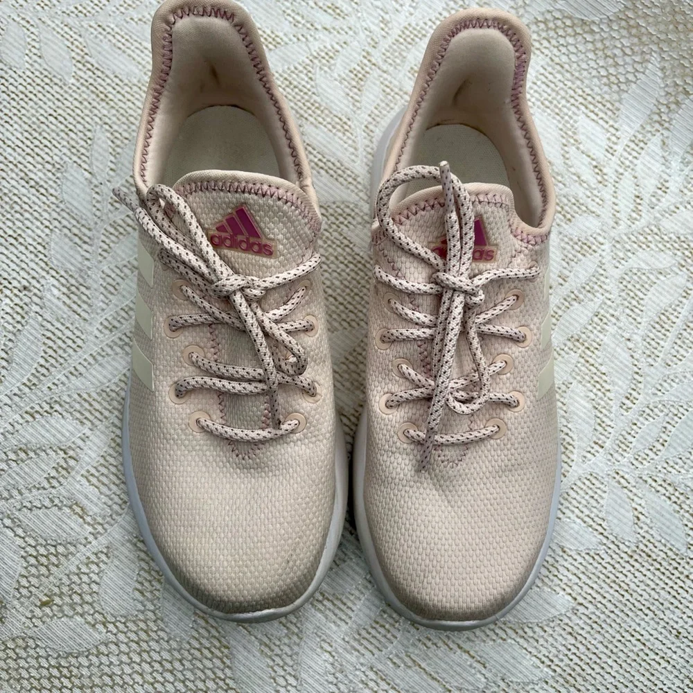 Adidas Girls Kids youth Cloudfoam sneaker size 4